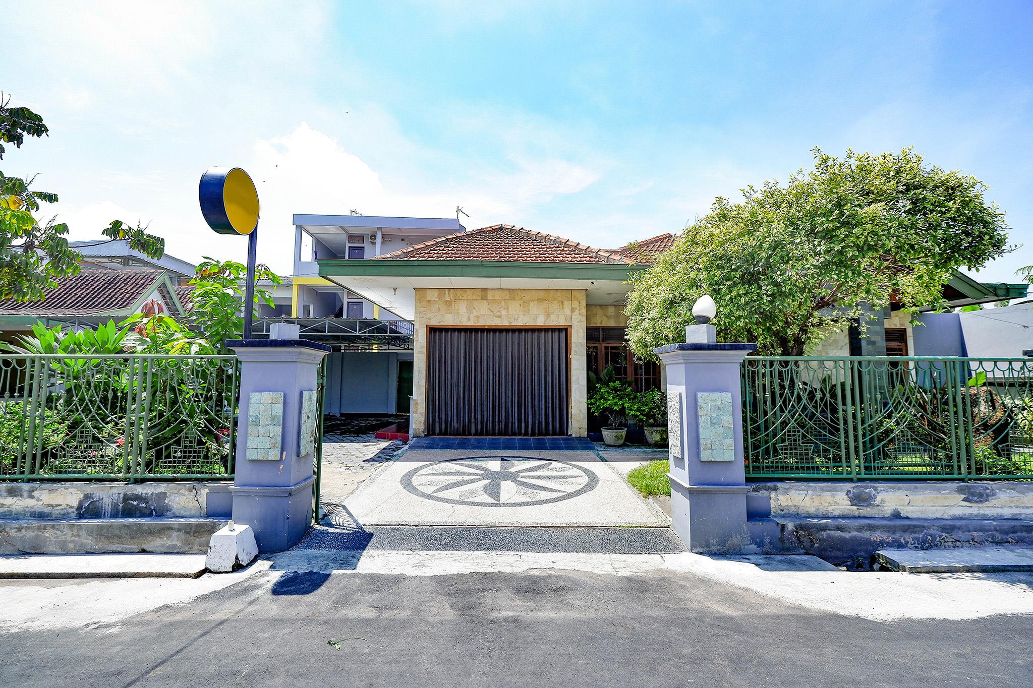 Spot On 2821 Griya Kawula Syariah Hotel Surakarta  Exterior photo